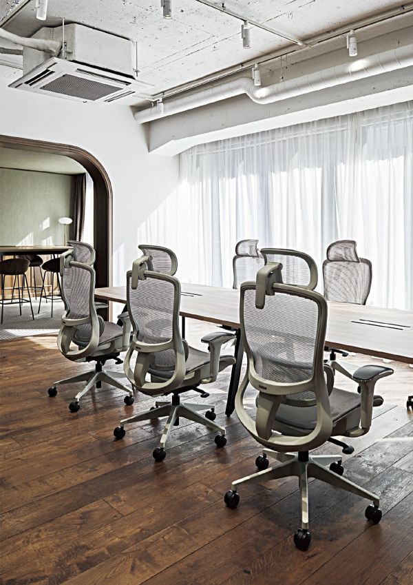 ラグウェルチェアのカタログ画像-4