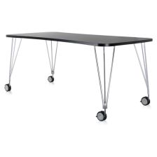 Kartell(カルテル) マックステーブル)/キャスター マックスキャスター」カルテルのダイニングテーブル