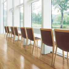 メルラ スタッキングチェア」アルティの木製椅子