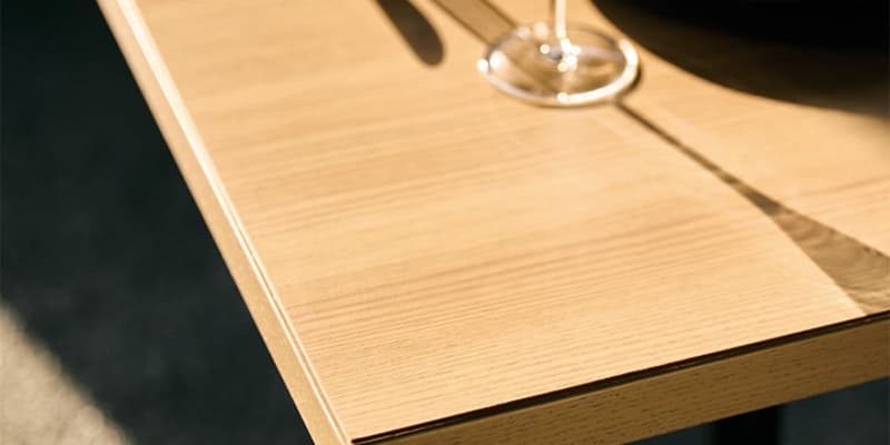 テーブルの材質を意識したイメージ