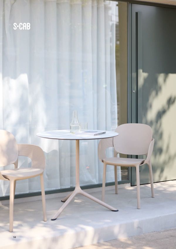 ハグ アームチェアのカタログ画像-2