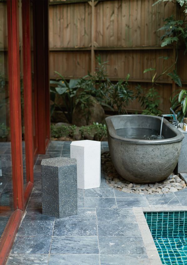 ホルスト ペンタゴン スツールのカタログ画像-2